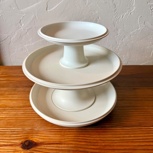 Vintage Tupperware 3-Tier Pedestal Stand – Modular Cake and Serving Display - Picture 13 of 15
